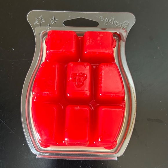 Scentsy Perfectly Pomergranite Wax Bar.. NWT. (Retired) - Picture 2 of 2